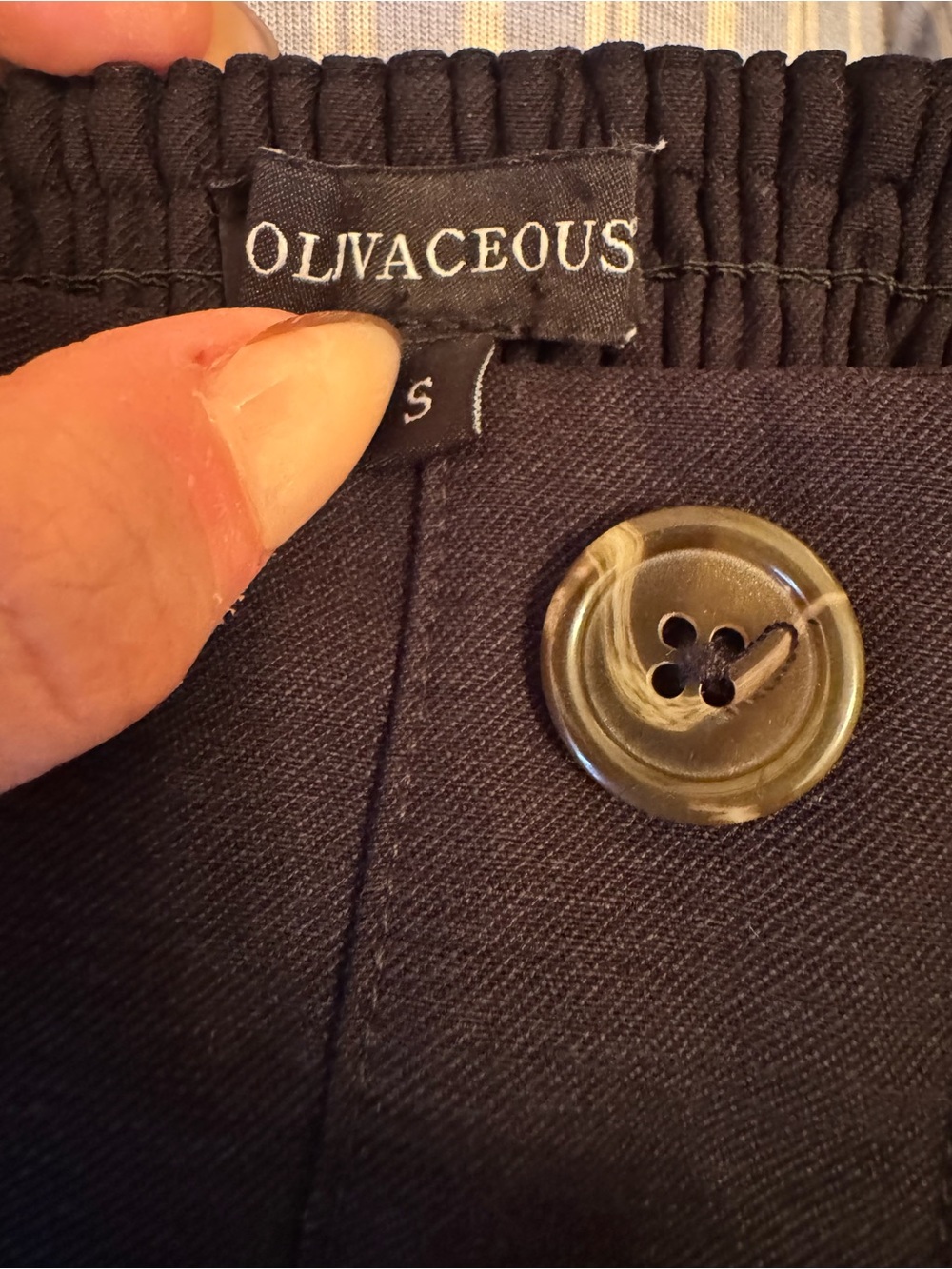 Olivaceous Black Puff Sleeve Button-Front Crop Top - Picture 5 of 5